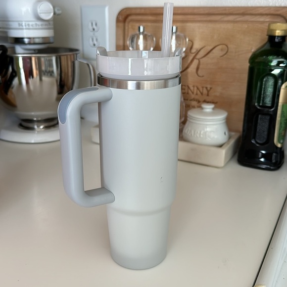 30oz Stanley Quencher - Picture 3 of 3